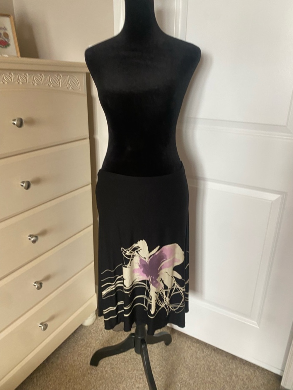 Black Vintage Midi Skirt with Purple Floral Accent | size M